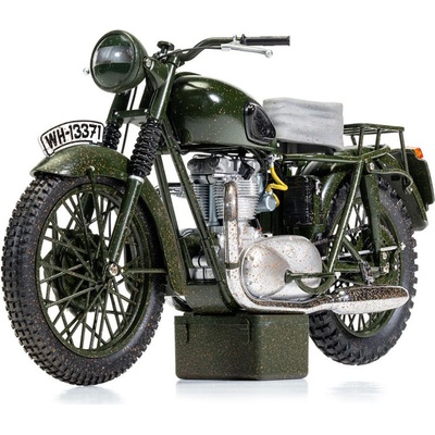 Corgi Triumph TR6 Trophy Weathered 1:12