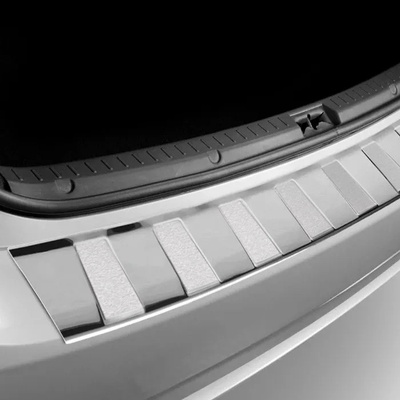 CRONI Nerezový kryt nárazníku Volkswagen Passat B8 Combi (2014 - 2024) - 3. Saténová, lesklý povrch, směrově broušené trapézy 3. Saténová, lesklý povrch, směrově broušené trapézy