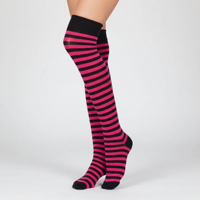 Дълги дамски чорапи в черно и цикламено райе