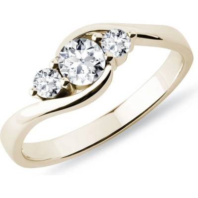 Klenota zlatý zásnubní prsten se třemi diamanty k0001103