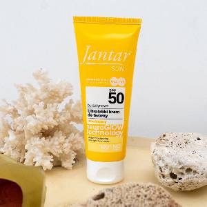 Farmona Natural Cosmetics Laboratory Хидратиращ ултралек крем за лице с SPF50 Farmona JANTAR SUN Amber Moisturizing Ultra-light Face Cream SPF50 (FASUN986004)