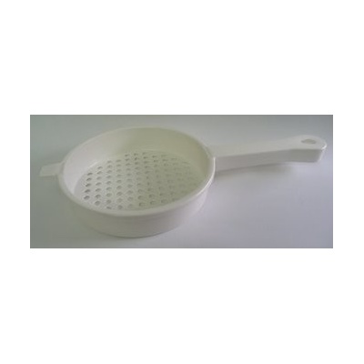 cedník d18cm na halušky-díry d 8mm-plast