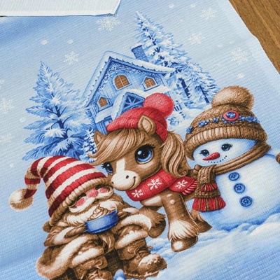 Bavlněné plátno vaflovina, utěrkovina / štola na metráž vánoční 703023, koník, sněhulák a skřítek na modré, š. 50cm (látka v metráži) – Zboží Dáma