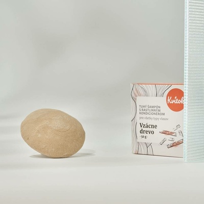 Kvitok Tuhý šampon s kondicionérem pro tmavé vlasy Vzácné dřevo 50 g