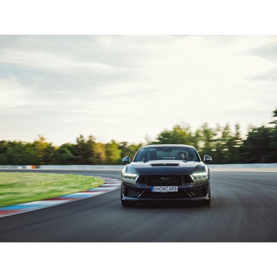 Jízda ve Ford Mustang Dark Horse na polygonu