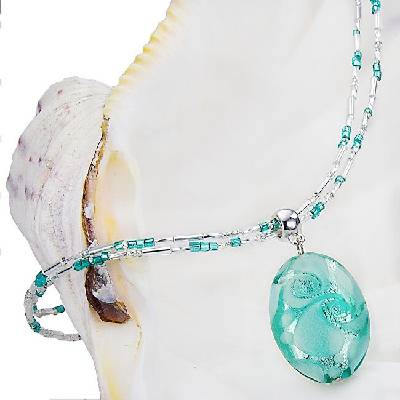 Lampglas Nežný dámsky náhrdelník Turquoise Lace s perlou s rýdzim striebrom NP5