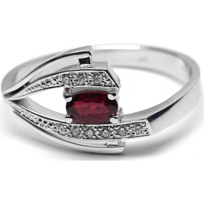 Klenoty Budín Ručně vyrobený prsten z bílého zlata s červeným rubínem a diamanty J 28531 17