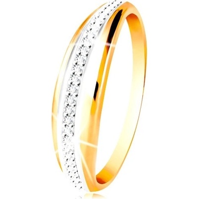 Šperky Eshop zlatý prsten vypouklý pás s linií bílého zlata a čirých zirkonů S3GG214.53
