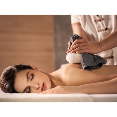 Thajská masáž na odstranění bolesti zad