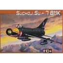 Směr plastikový model letadla ke slepení Suchoj SU-7 BMK slepovací stavebnice letadlo 1:48