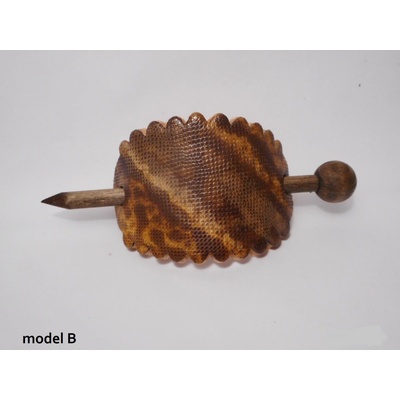 Kožená spona do vlasů s dřevěnou jehlicí č.24 Model: B