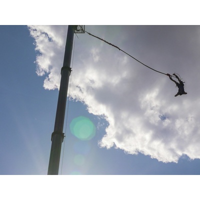 Bungee jumping zo žeriava