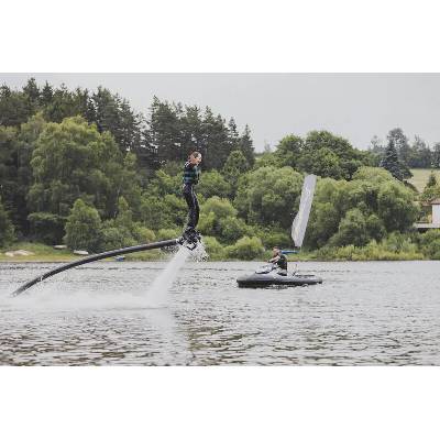 Flyboardová rozlučka se svobodou