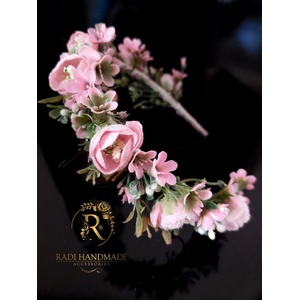 Radi handmade Дизайнерска диадема със светло розови кадифени рози (638)