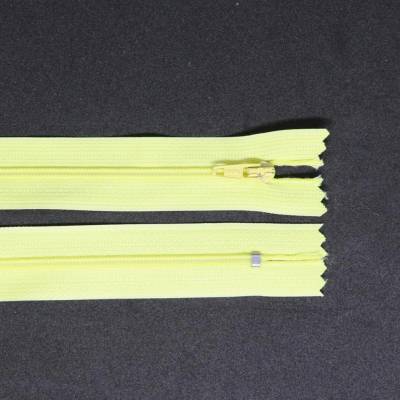 Spirálový zip, šíře 3 mm, délka 55 cm, žlutá