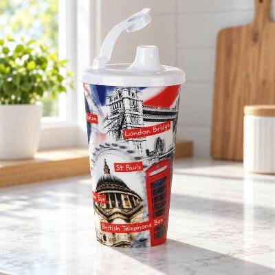 Huizhou Haiswei Daily Necessities Co. Ltd. Plastový hrnček Londýn s vekom a flexibilnou slamkou 640 ml