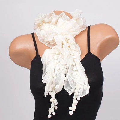 Нежен дамски шал в цвят шампанско с топчета