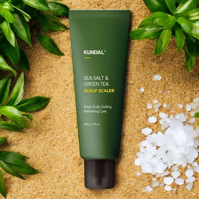 KUNDAL Sea Salt & Green Tea Scalp Scaler hloubkově čisticí peeling stimulující růst vlasů 200 g