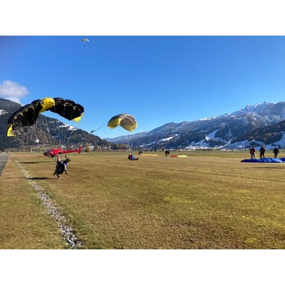 Tandemový zoskok padákom nad Alpami