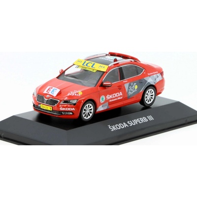 DeAgostini Škoda Superb III 2015 Tour de France Ředitelský "Red Car" Kaleidoskop slavných vozů časopis s modelem 109 1:43