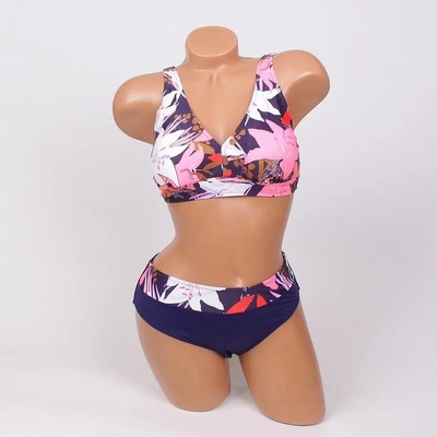 Тъмносин бански с цветен десен - чашка С