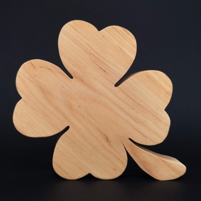 Amadea dřevěná dekorace čtyřlístek masivní dřevo 20x18 cm