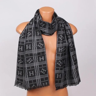 Мъжки шал в черно със сиви линии