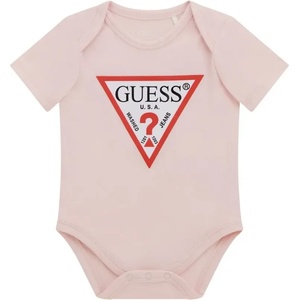 Guess Късо бебешко боди за новородено момиче в бледо розов цвят с червено лого Guess