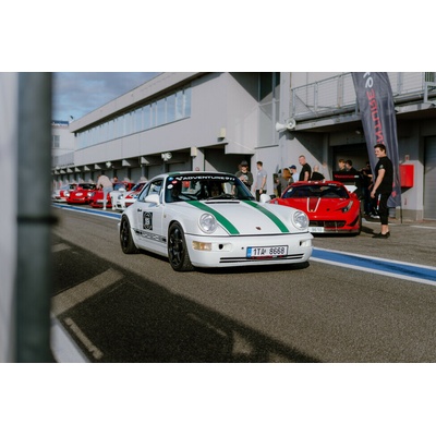 Adrenalin na trati: Osedlejte legendy Porsche na okruhu!