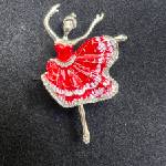  Брошка Балерината с червена рокля (br19)