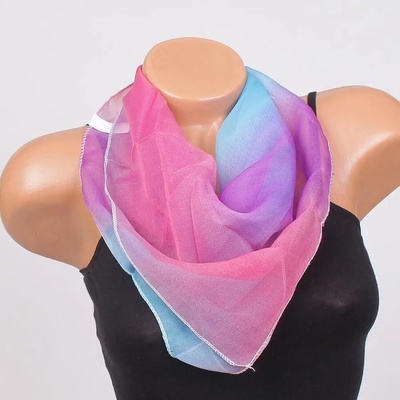 Свежо фишу в преливащи се цветове розово, лилаво и синьо