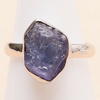 Nefertitis Tanzanit surový prsten stříbro LOT400