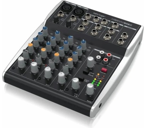 Behringer 802S