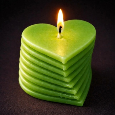 Svíčkománie3D Srdíčkový sloup zelená 65 g