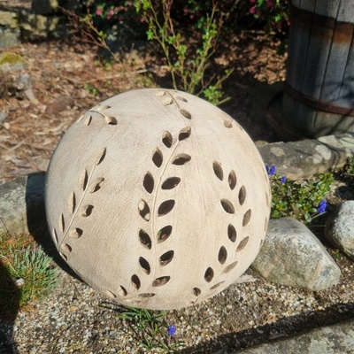 Keramická koule na svíčku s větvičkou šamotová – ruční výroba z Jeseníků | Nebe doma Průměr koule: 20 cm
