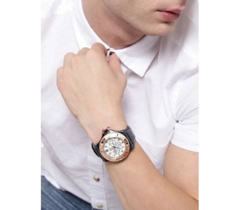 Guess W0674G7