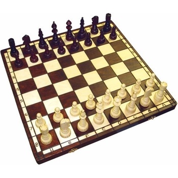 královské dřevěné šachy