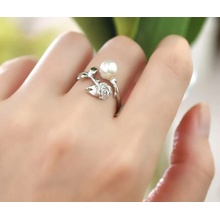 For Silver Prsten s Růží a přírodní sladkovodní perlou Stříbro 925