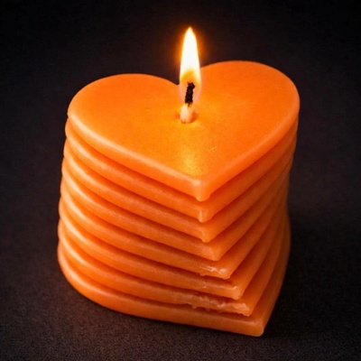 Svíčkománie3D Srdíčkový sloup oranžová 65 g