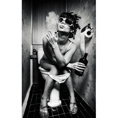 Ceduľa Princess smoking on toilet