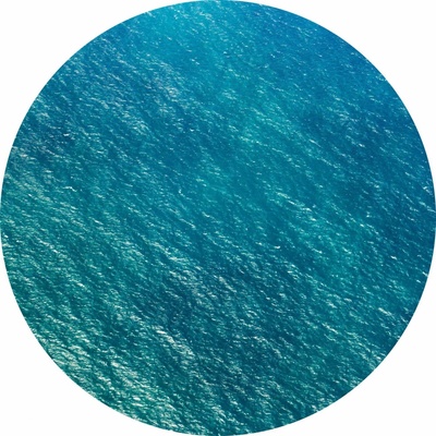 Komar Samolepicí vliesová fototapeta Dot Calm pr. 125 cm