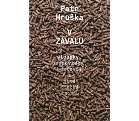 V závalu
