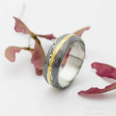 Golden line prsten damasteel a zlato SK2927