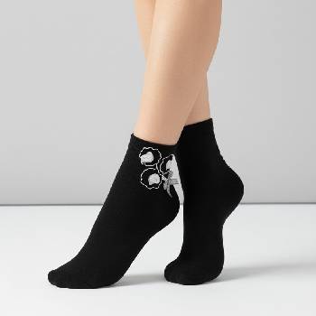 Дамски къси чорапи в черно с розички и панделка
