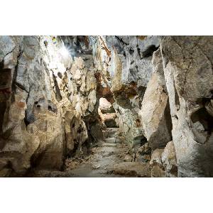 DIMEX ART Флизелинов фототапет мистериозна пещера 375 x 250 см