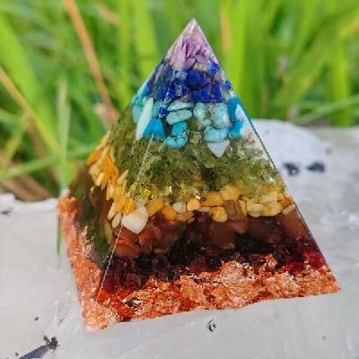 Orgonit pyramida "Harmonizace všech čaker" 4x4 cm