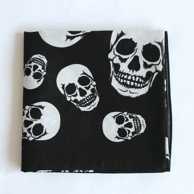 Etex bavlněný šátek černý s lebkami 1 – Zbozi.Blesk.cz