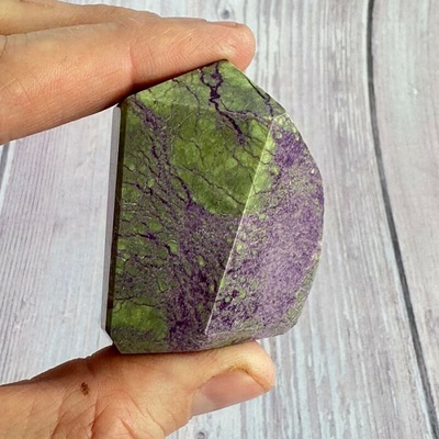 Nefertitis Stichtit špice - obelisk 26 NF51220 - cca 3,6 x 4,9 cm, 63 g