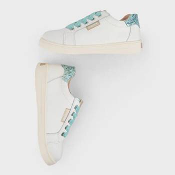 Mayoral Ниски кецове в бяло за мини момиче с велурени сини връзки и детайли Майорал