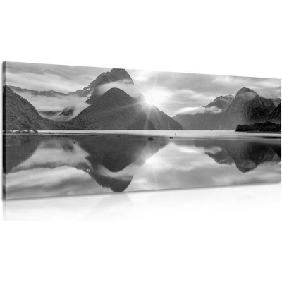 Obraz Milford Sound při východu slunce v černobílém provedení - 100x50